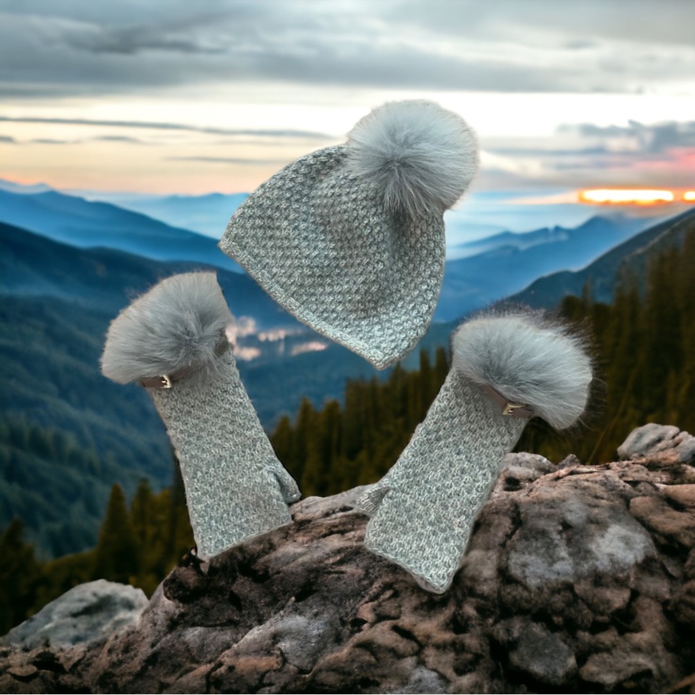 Portolano Cashmere & Fox Trim Hat & Glove Set - Picture 4 of 6